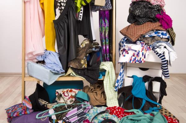 Messy closet with clothes strewn everywher<em></em>e